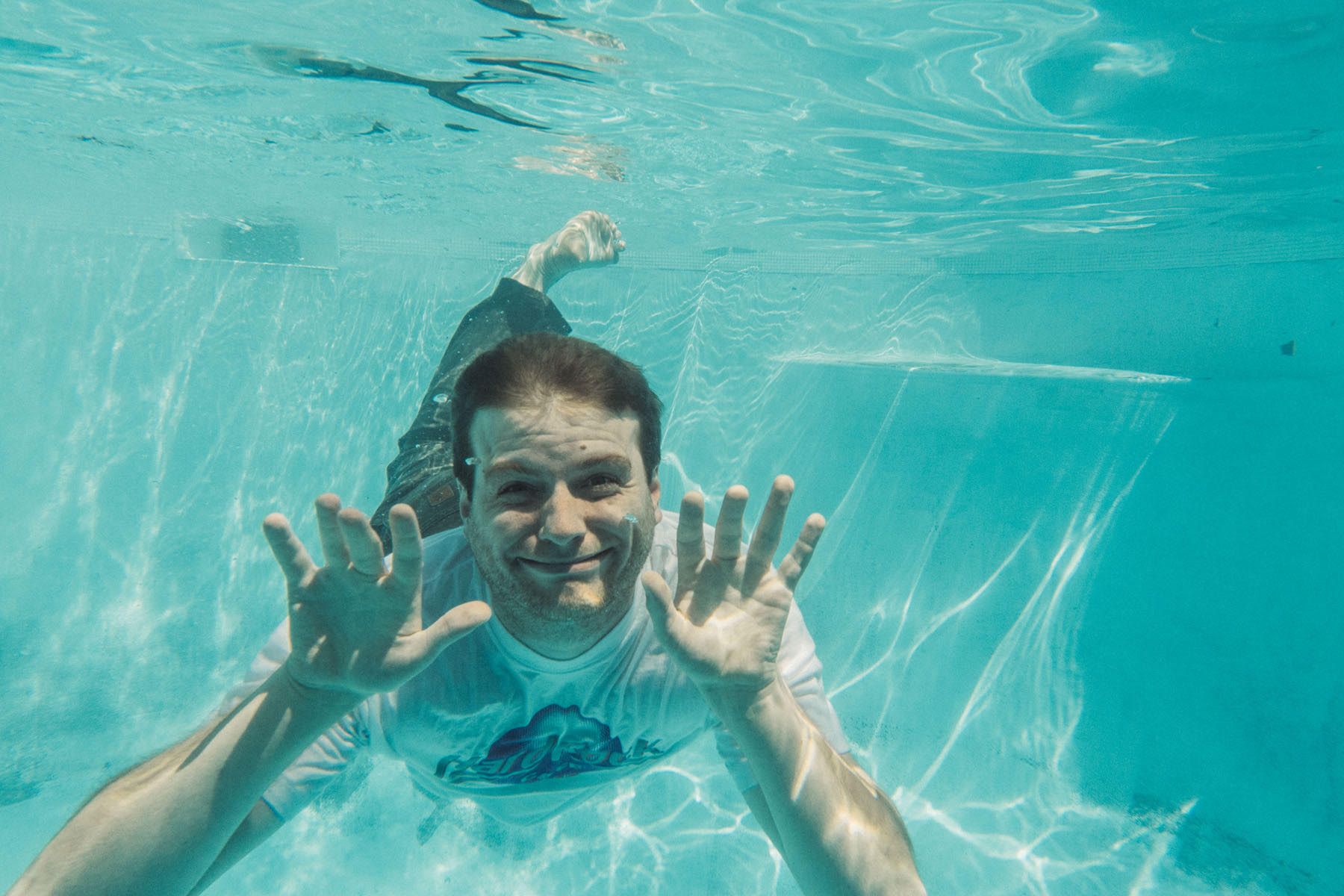 Read more about the article Mac DeMarco shot by Elizabeth Weinberg