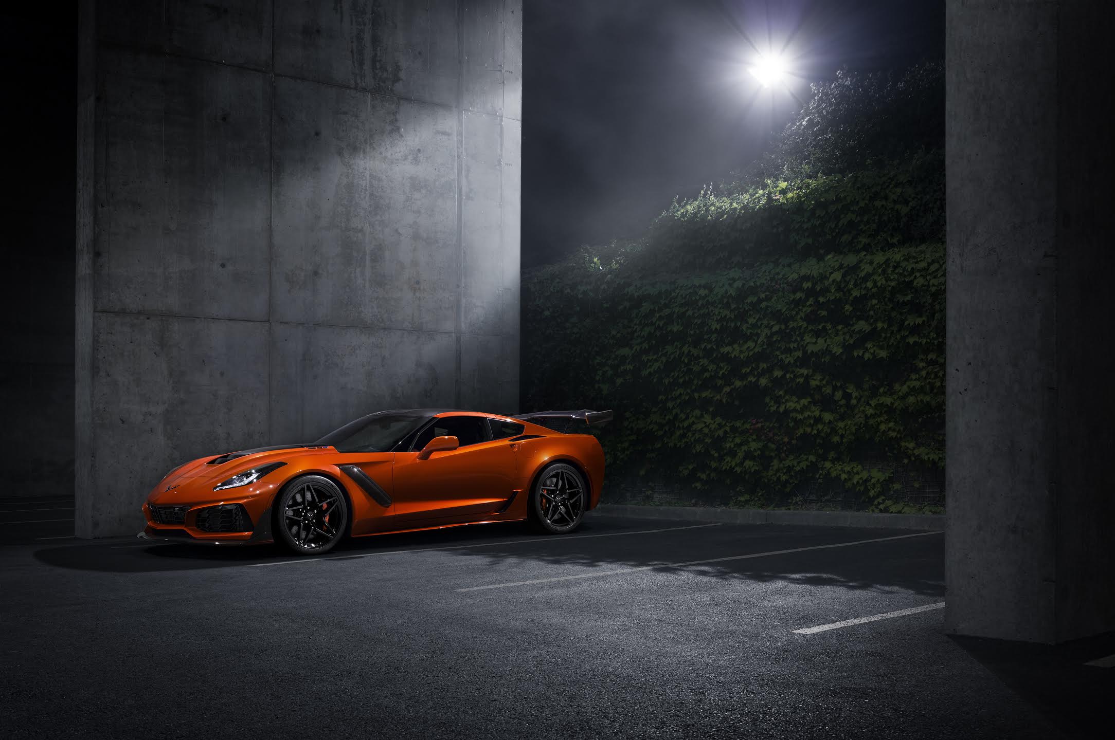 Read more about the article Alex Bernstein photographed the 2019 Corvette ZR1 for Chevrolet