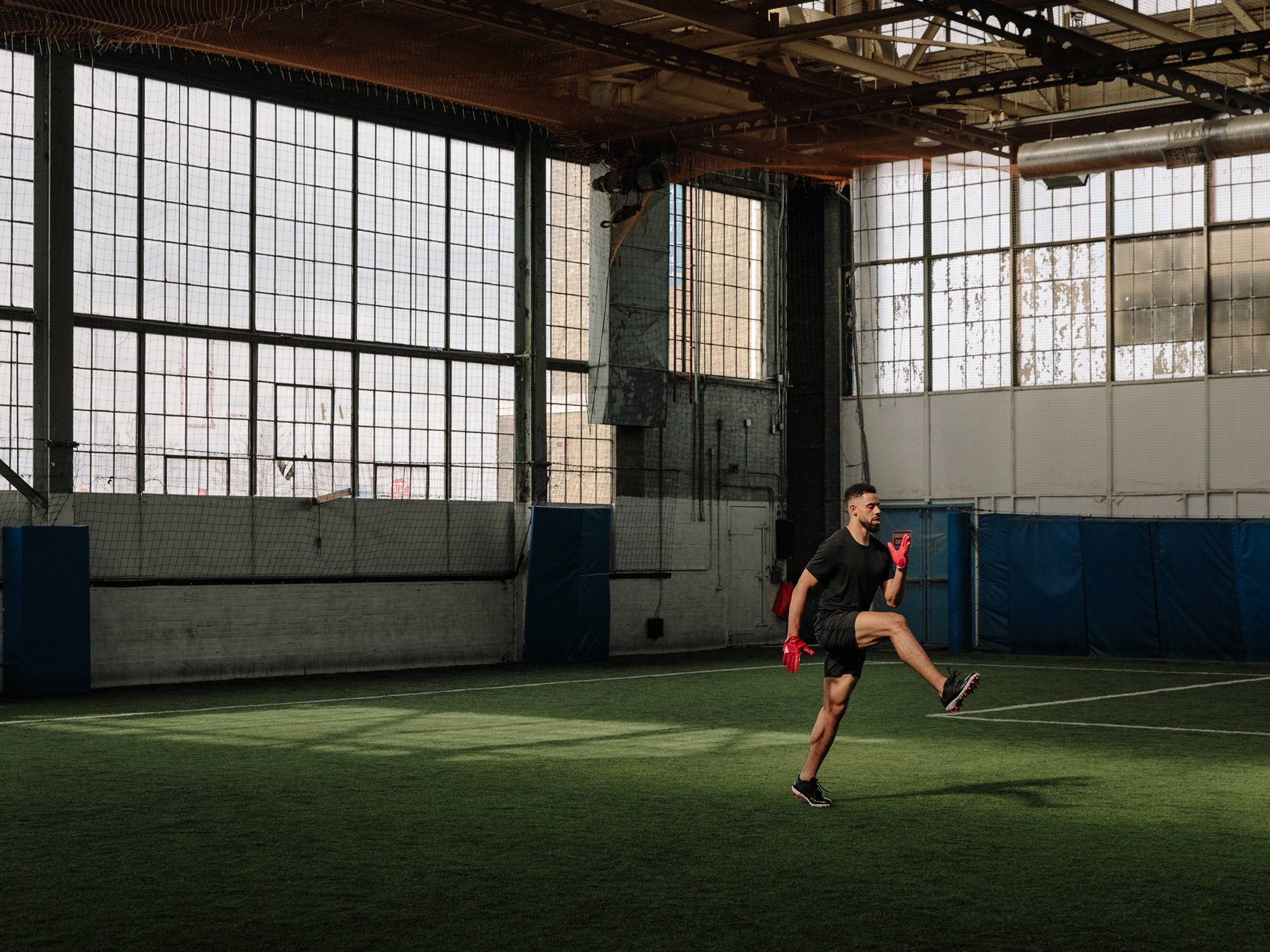 Read more about the article Mike Seehagel photographed Juwan Brescacin for American Express