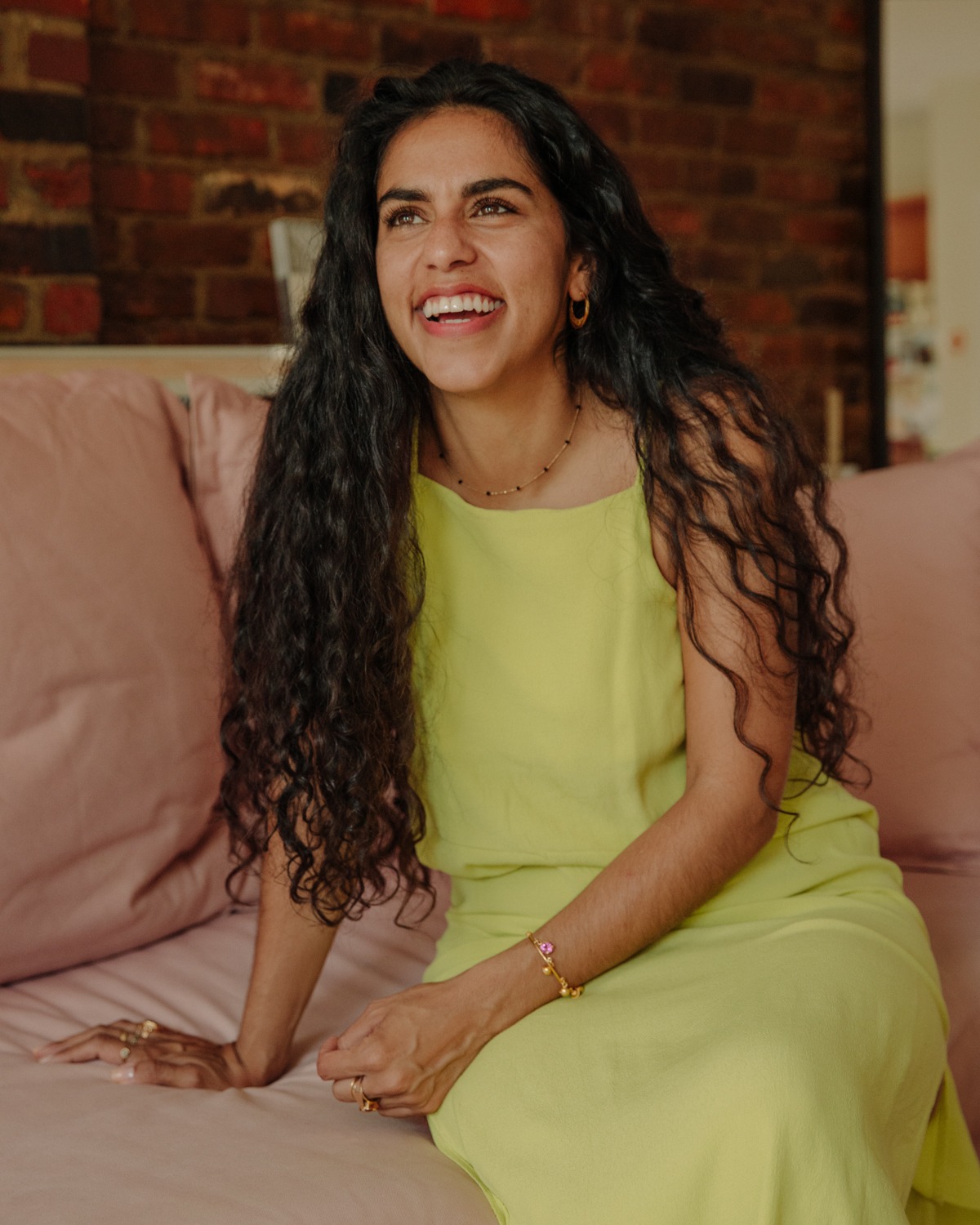Read more about the article Ricky Rhodes photographed Mona Chalabi for FvF | Freunde von Freunden