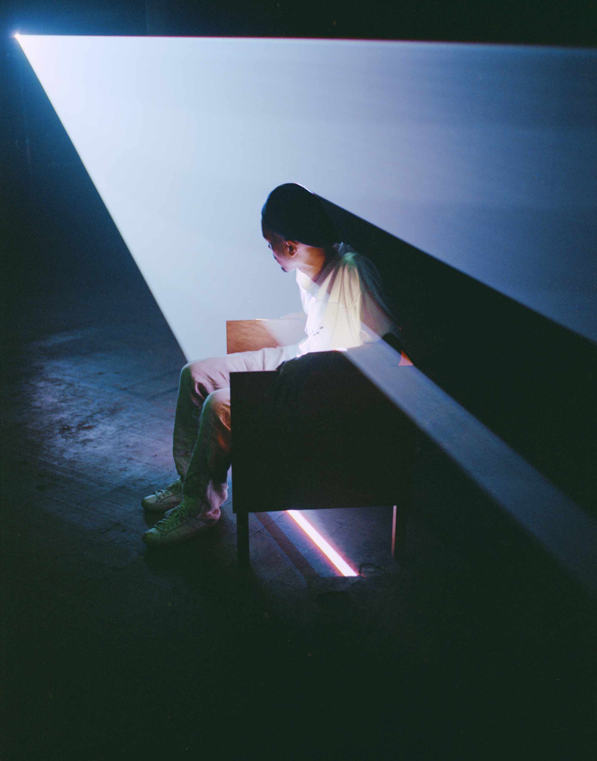 Read more about the article Collin Hughes photographed Galcher Lustwerk for Ghostly International