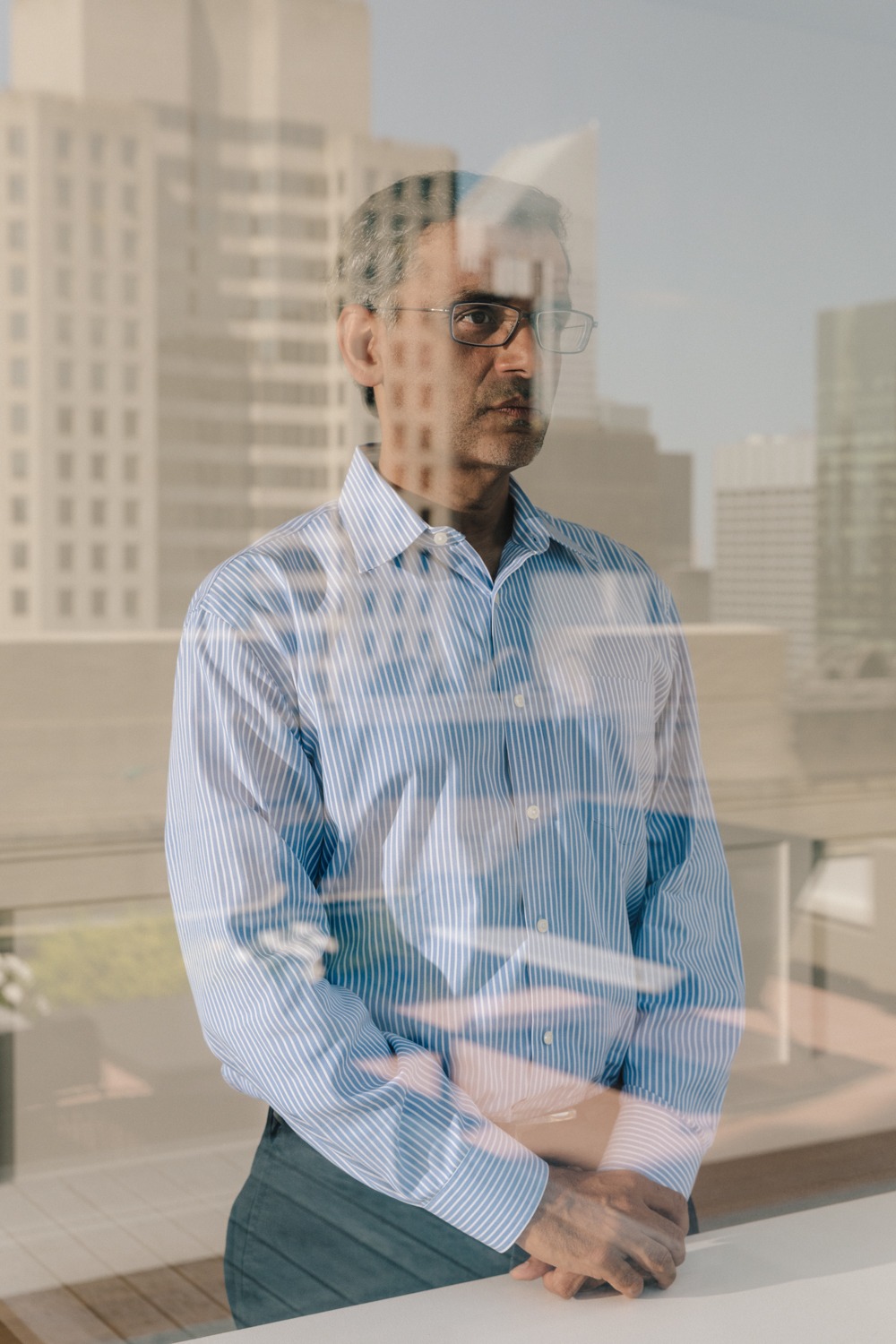Read more about the article Ricky Rhodes photographed high-frequency trader Manoj Narang for Opto