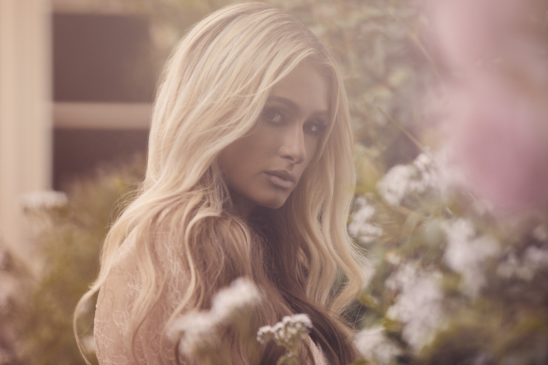 Read more about the article Paris Hilton photographed by Ramona Rosales for People Magazine