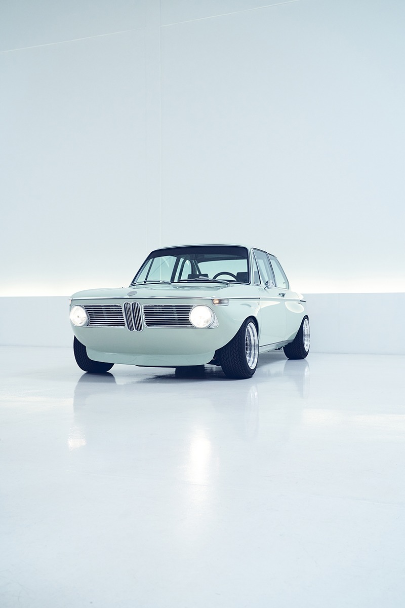 Read more about the article Alex Bernstein photographed a carbon fiber based reimagined BMW 2002 for Paul Lefevre